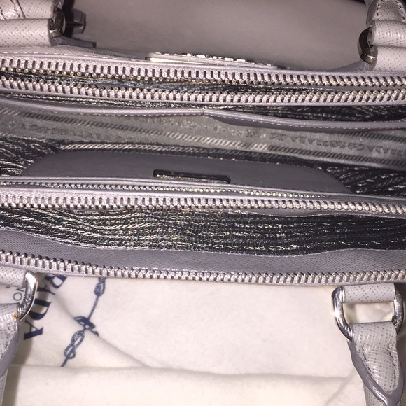 Gray Prada Saffiano Lux double zip tote handbag. - Picture 8 of 8